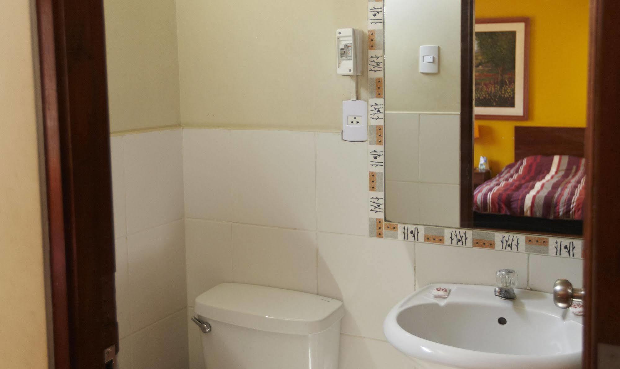 Flying Dog Hostel リマ エクステリア 写真